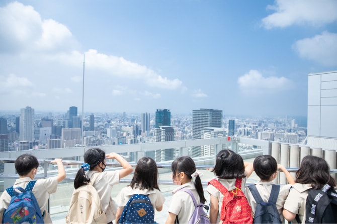 360度オープンエアの屋上展望台から大阪市を見てみよう！