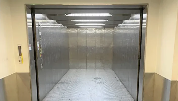 専用大型エレベーター（ステラホール）